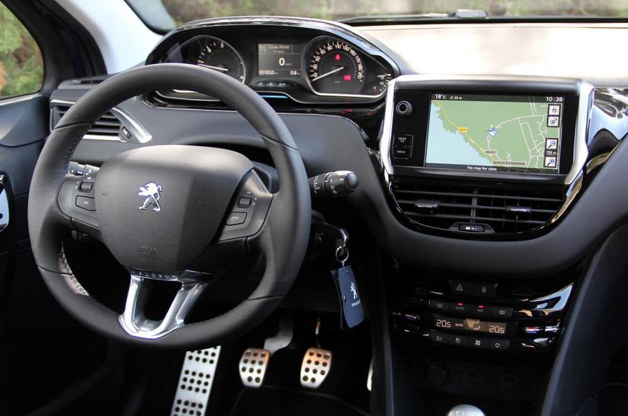  Peugeot 208 5-Door 2012 года  (фото 42 из 73)
